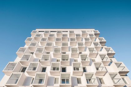 Bostadshuset As Oy Viuhka som vann priset för Bästa Betongprojekt i Finland 2016. Fasaderna är tillverkade av TMB Group.
