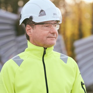 Mikael Norgren är fabrikschefvid Strängbetongs produktion i Norberg.